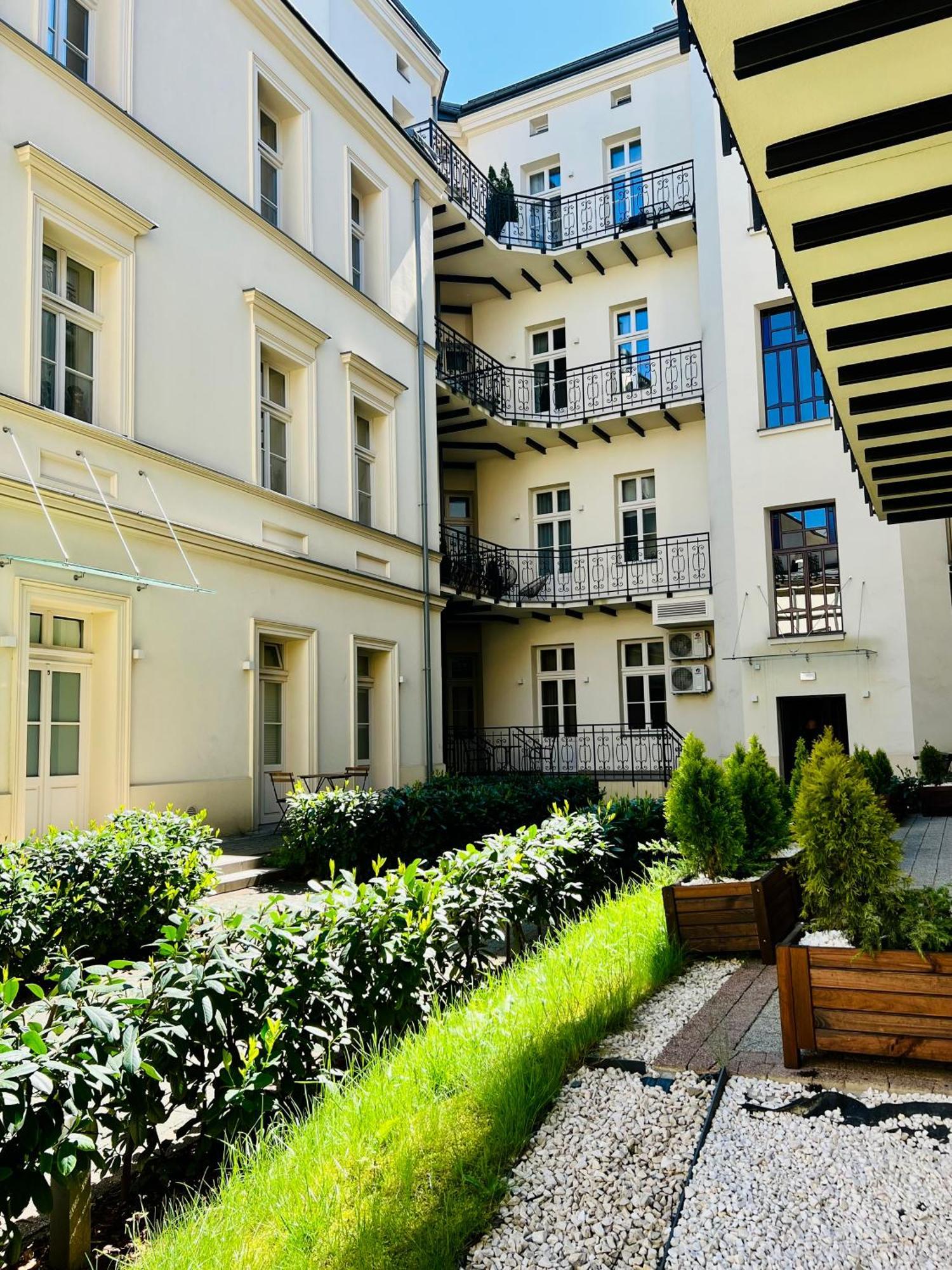 Atrium - Old Town Luxury Apartments - By Upstairs Cracóvia Exterior foto