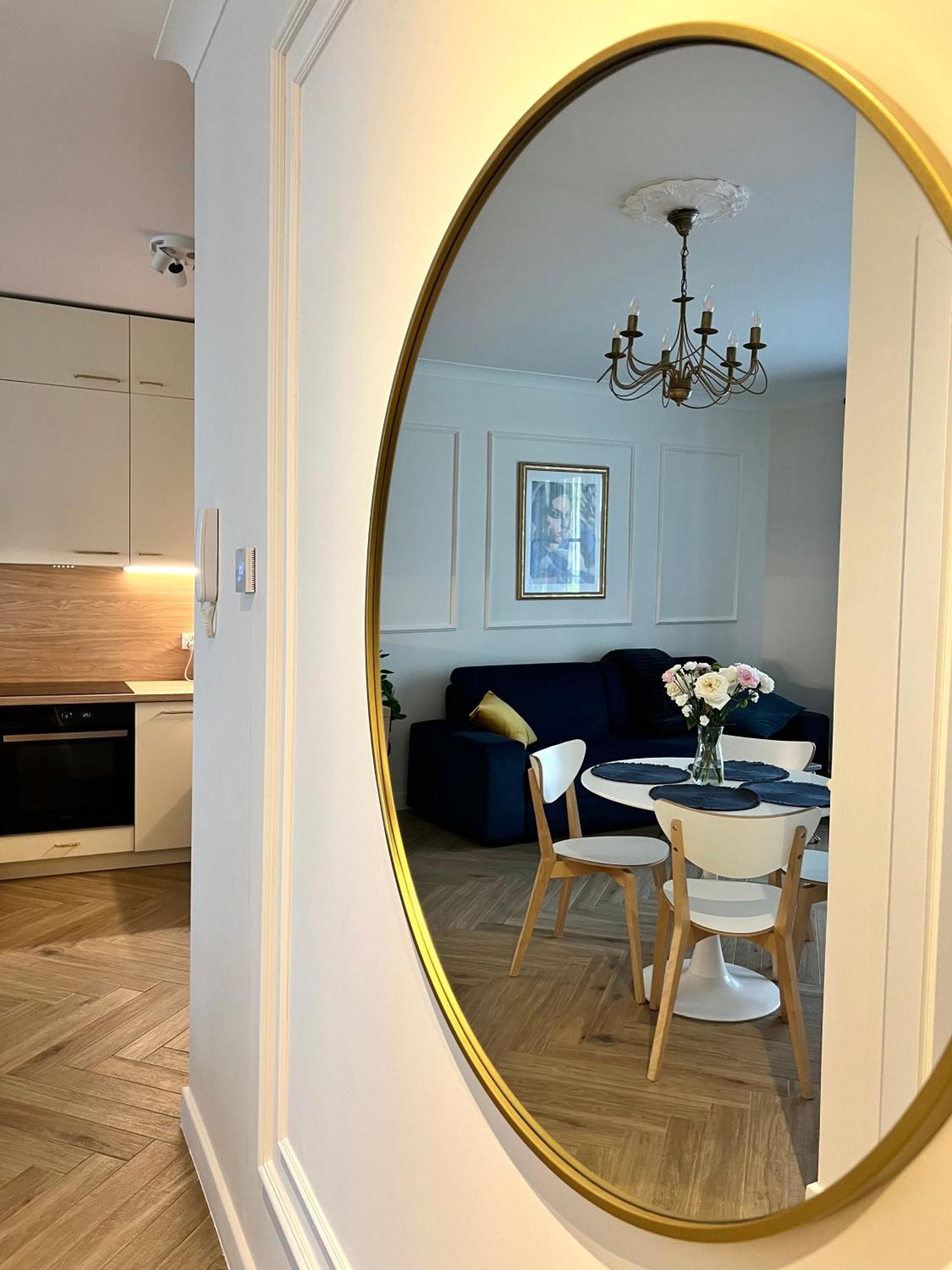 Atrium - Old Town Luxury Apartments - By Upstairs Cracóvia Exterior foto