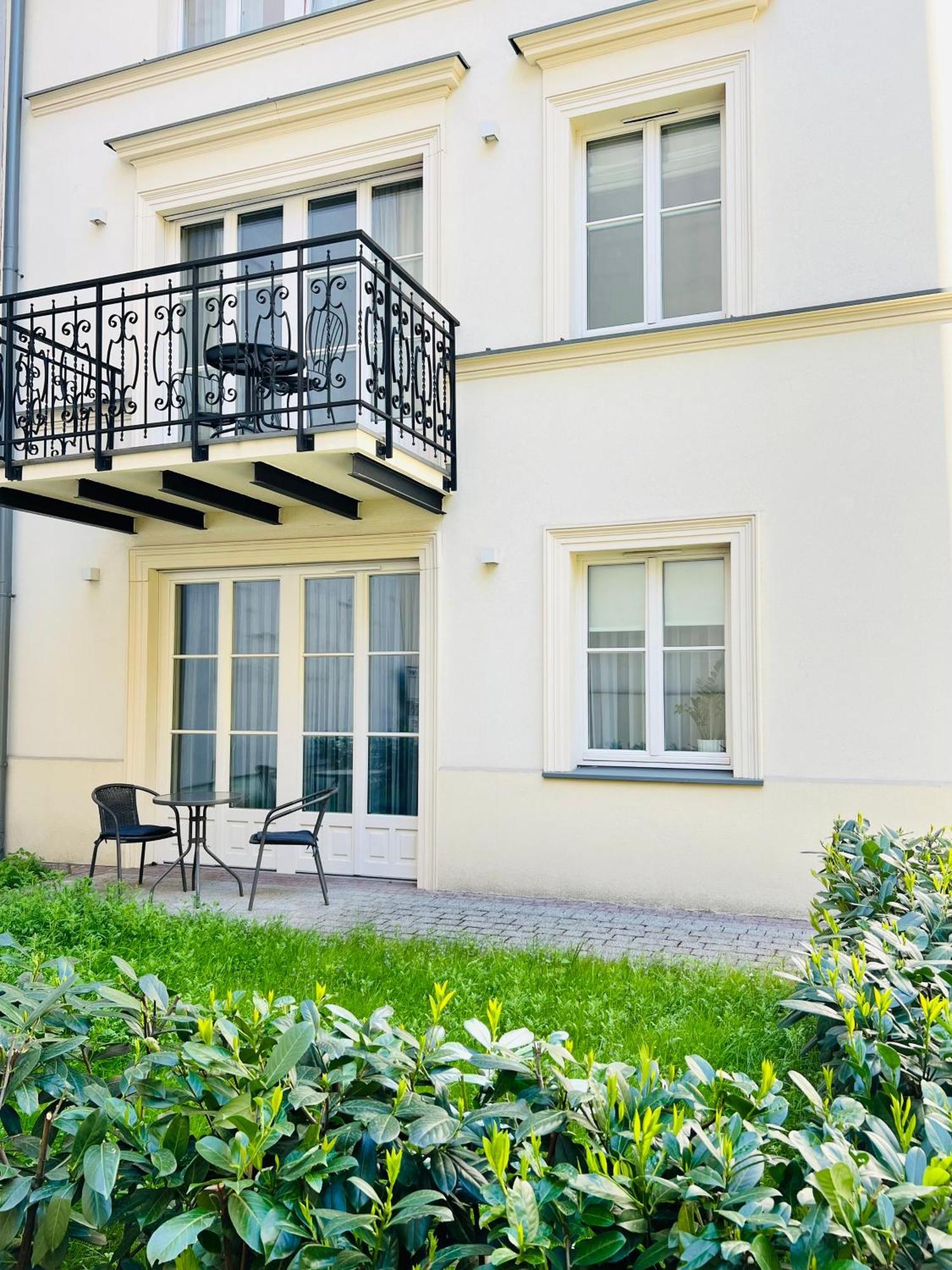 Atrium - Old Town Luxury Apartments - By Upstairs Cracóvia Exterior foto