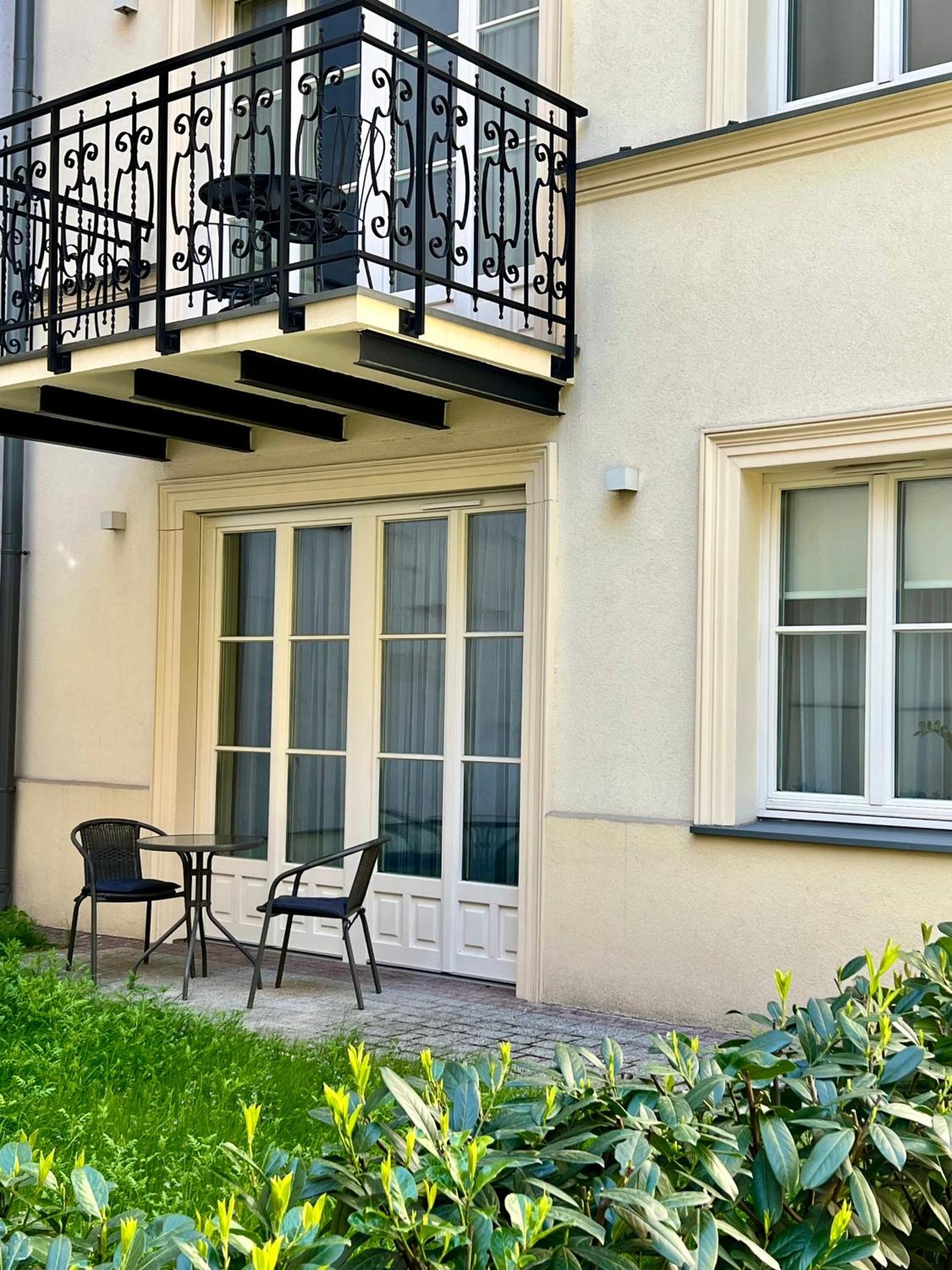 Atrium - Old Town Luxury Apartments - By Upstairs Cracóvia Exterior foto